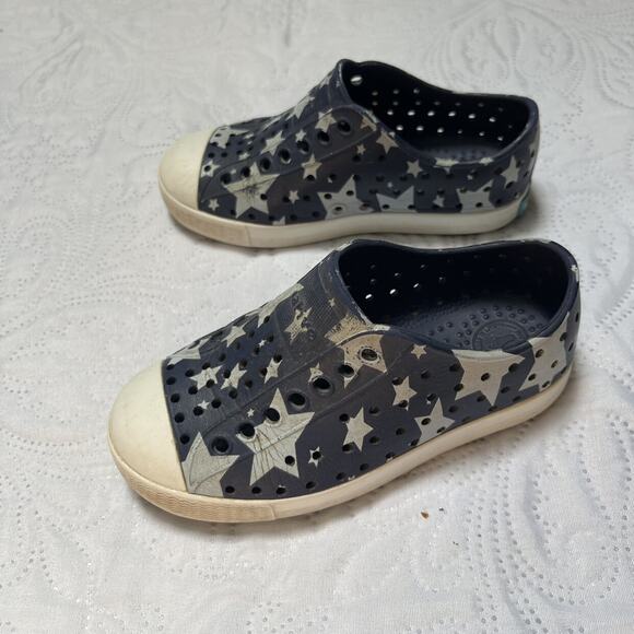 Native Jefferson Star Print Sneakers Size 9 - Picture 3 of 12